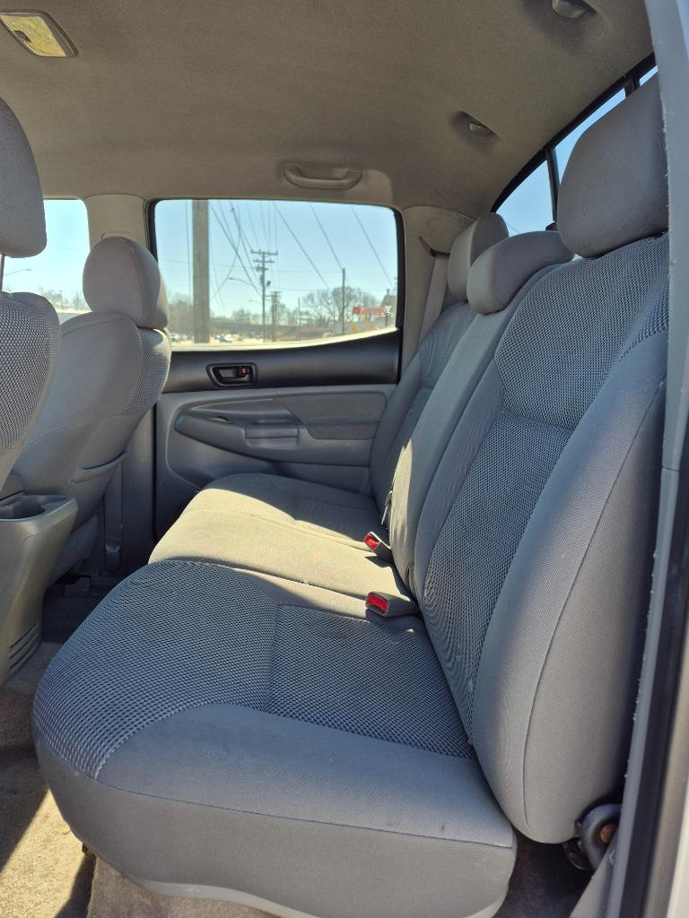 2005 Toyota Tacoma PreRunner - Photo 9