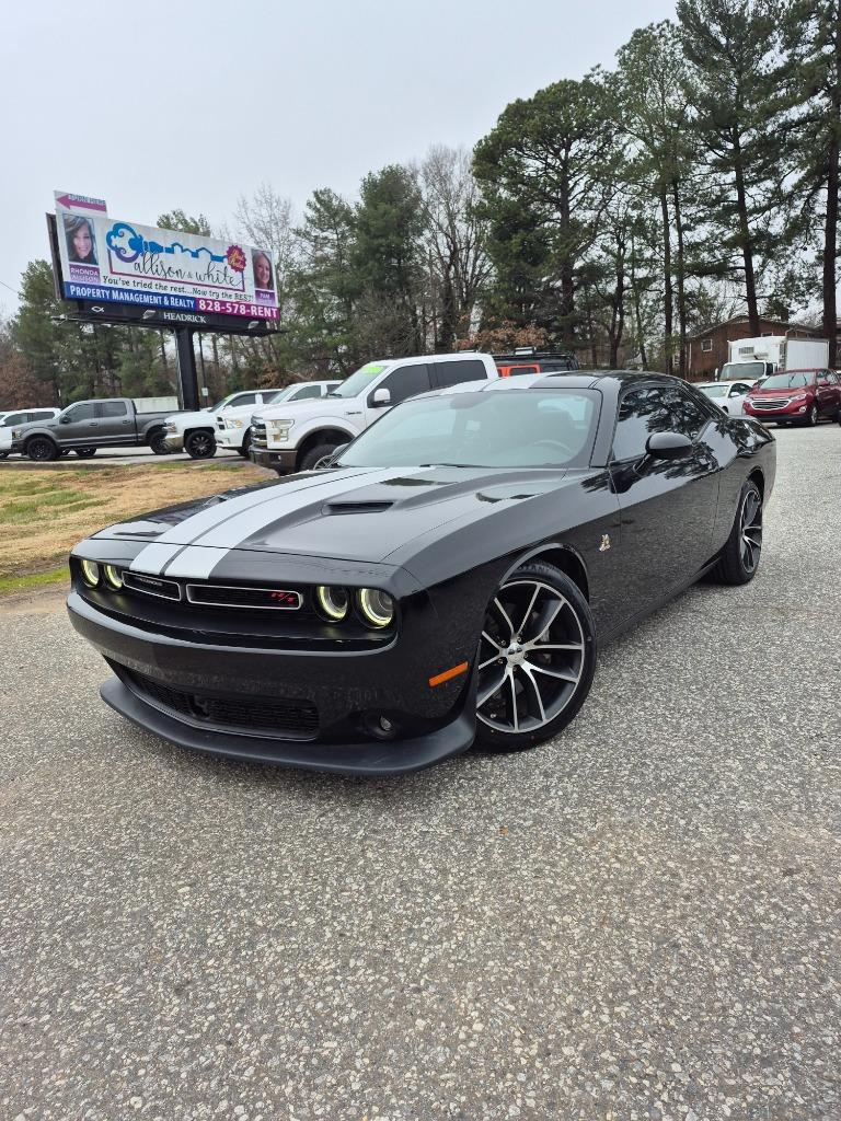 2016 Dodge Challenger Scat Pack's photo