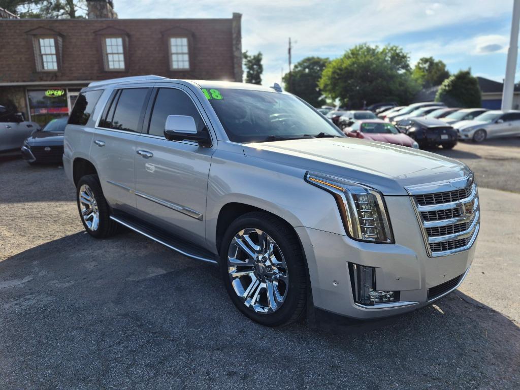 2018 Cadillac Escalade AWD Luxury's photo